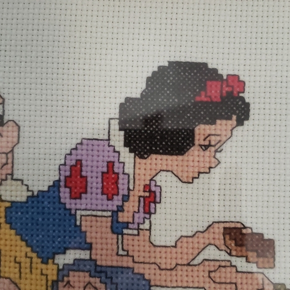 Snow white and the seven dorphs cross stitched - Picture 4 of 8